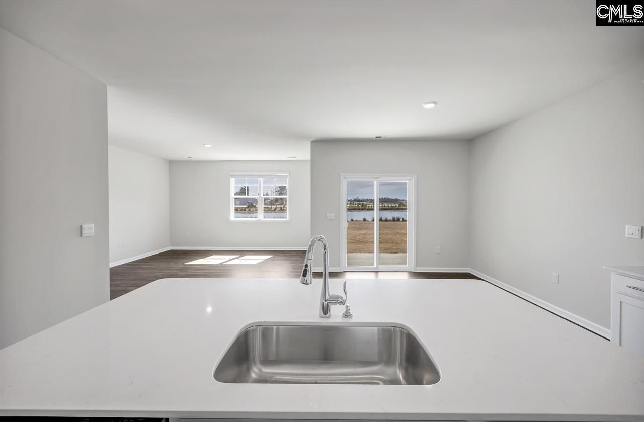 509 Leathertree Lane  Photo 7