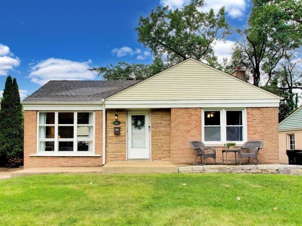 5816 W Greenleaf Avenue , Chicago, IL 60646