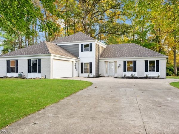 20121 Driftwood Court , Strongsville, OH 44149