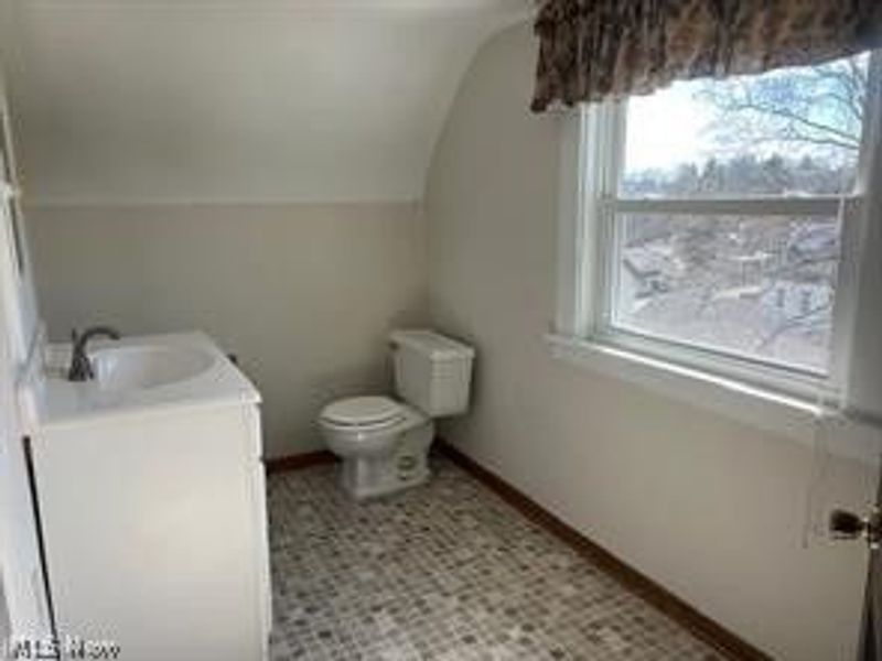 104 S Sugar Street, Saint Clairsville, OH 43950 Photo 7