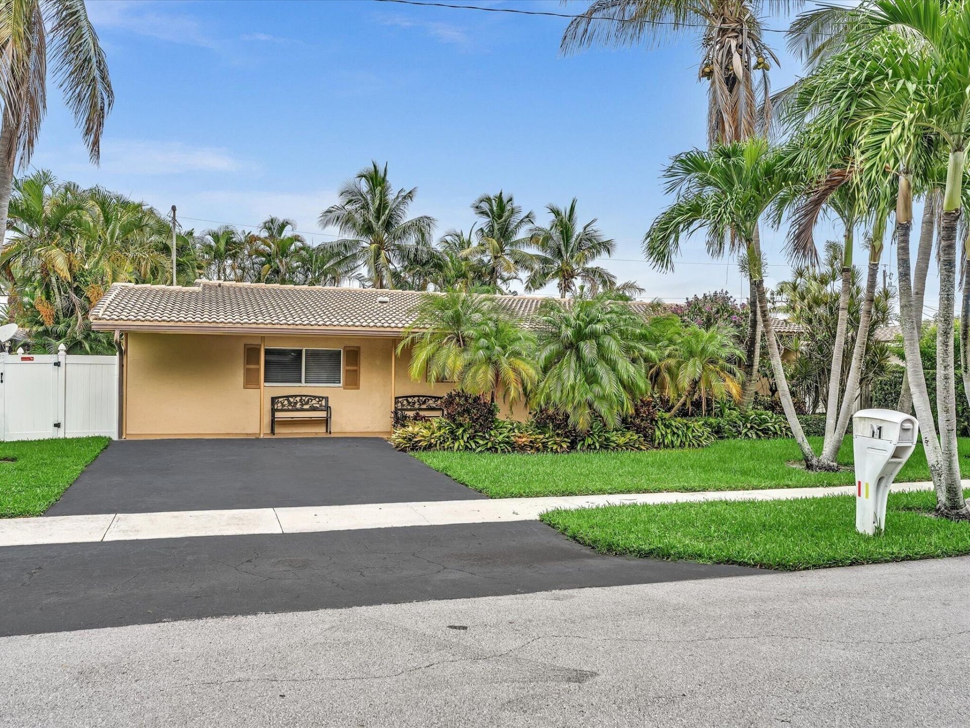 11 Forest Hills Lane, Boca Raton, FL 33431 Photo