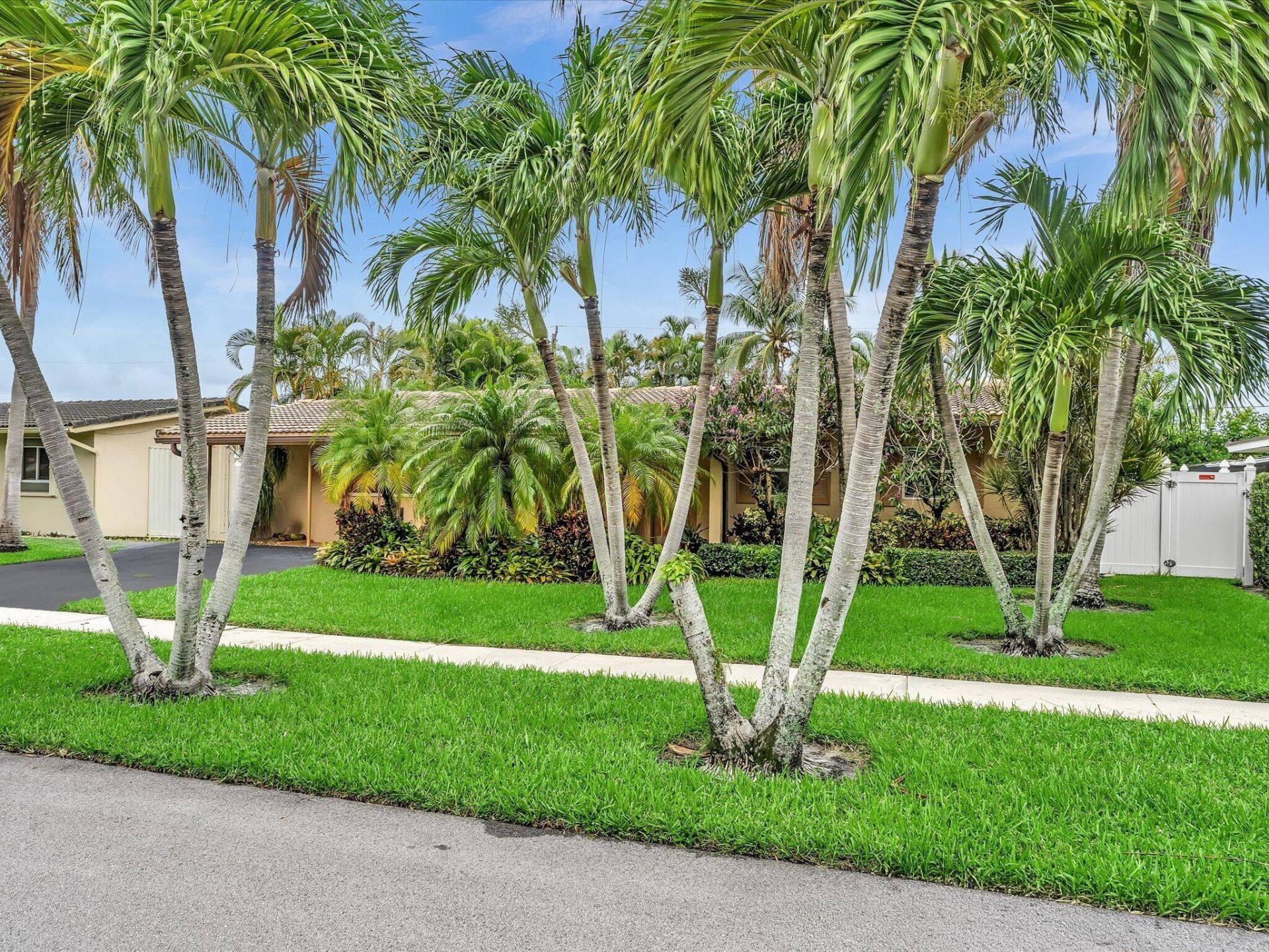 11 Forest Hills Lane, Boca Raton, FL 33431 Photo