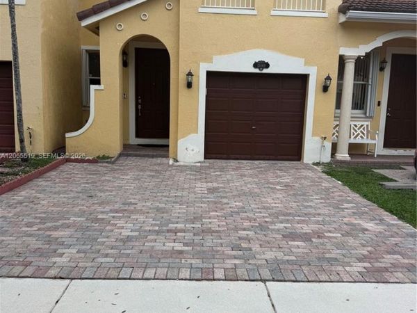 15069 SW 9th Way , Miami, FL 33194