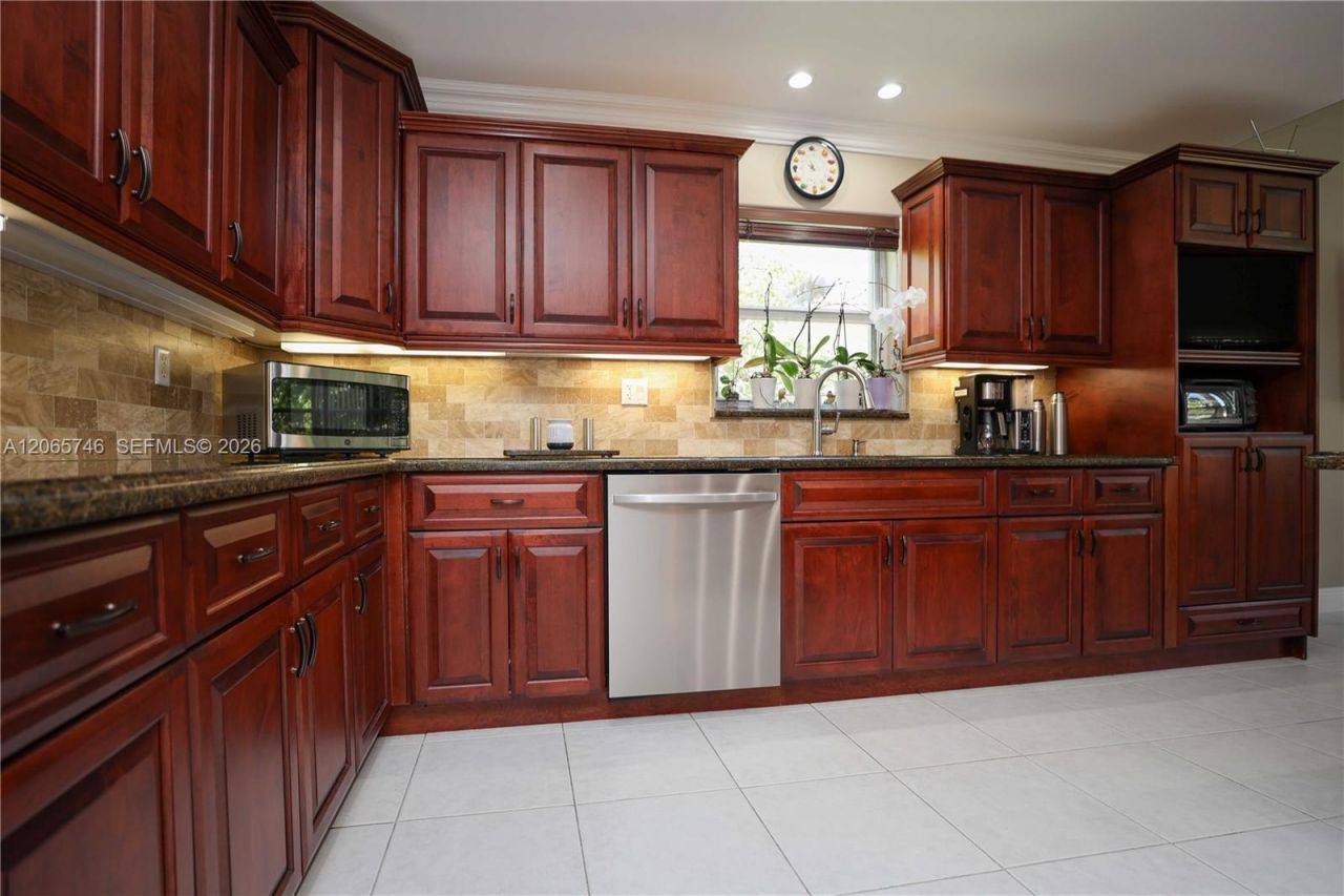 843 NW 131st Ave, Sunrise, FL 33325 Photo