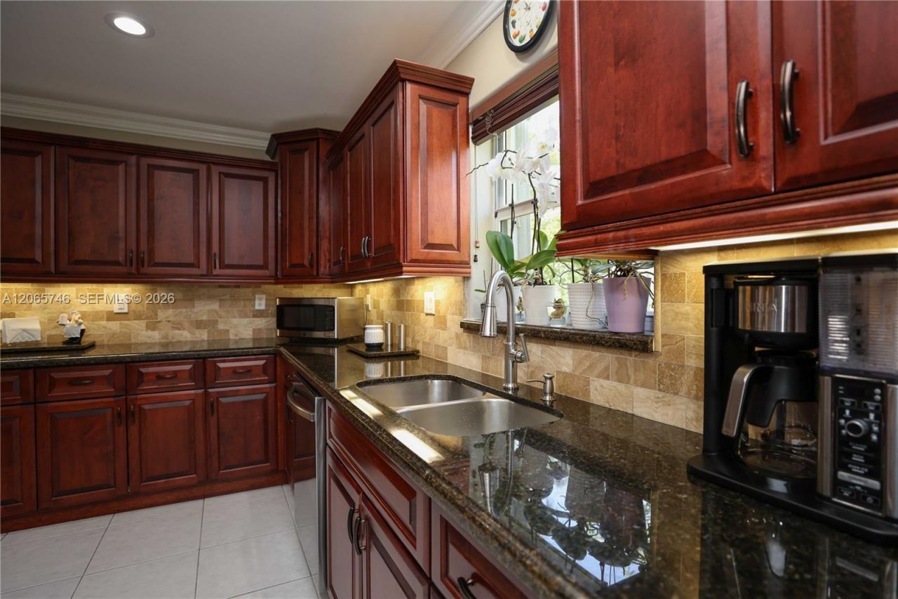 843 NW 131st Ave, Sunrise, FL 33325 Photo