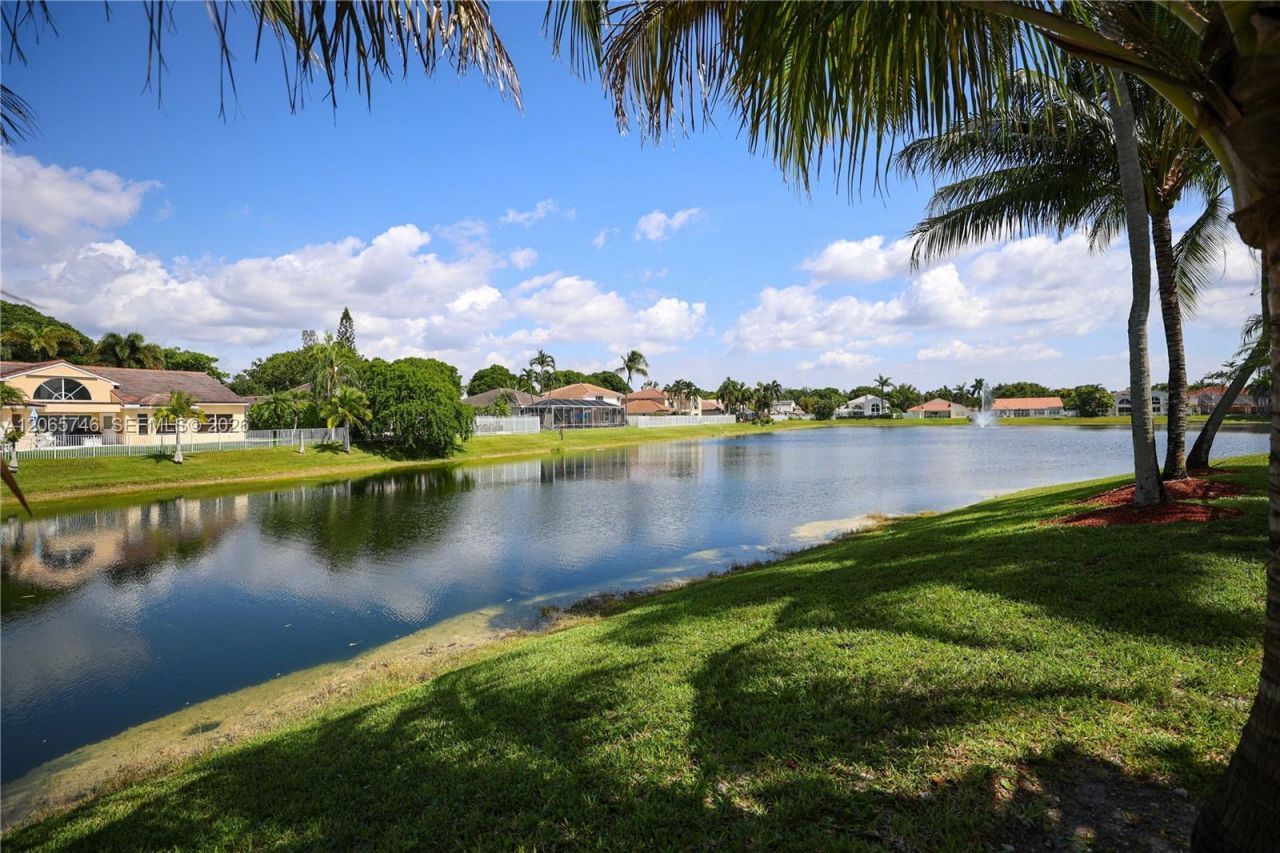 843 NW 131st Ave, Sunrise, FL 33325 Photo