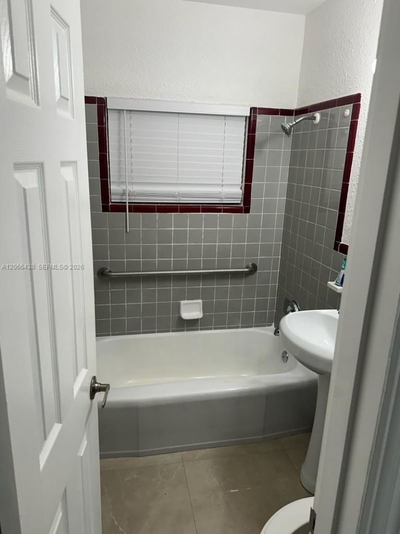 160 W 60th St, Hialeah, FL 33012 Photo
