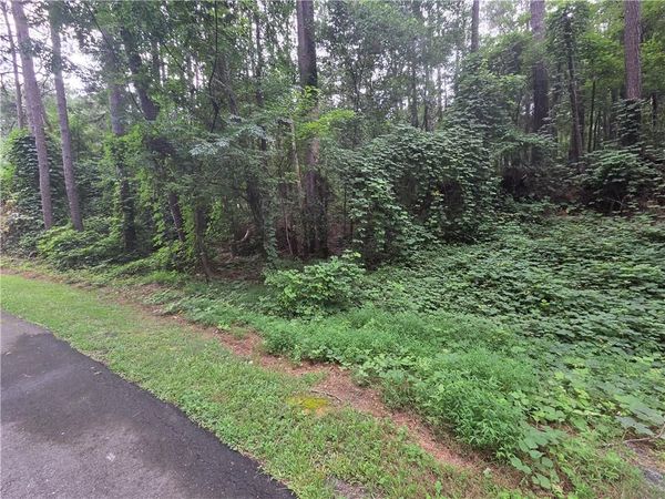 690 N Lake Circle , Oxford, GA 30054