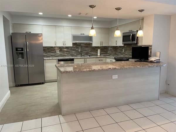 5825 Collins Ave , Unit 7B, Miami Beach, FL 33140