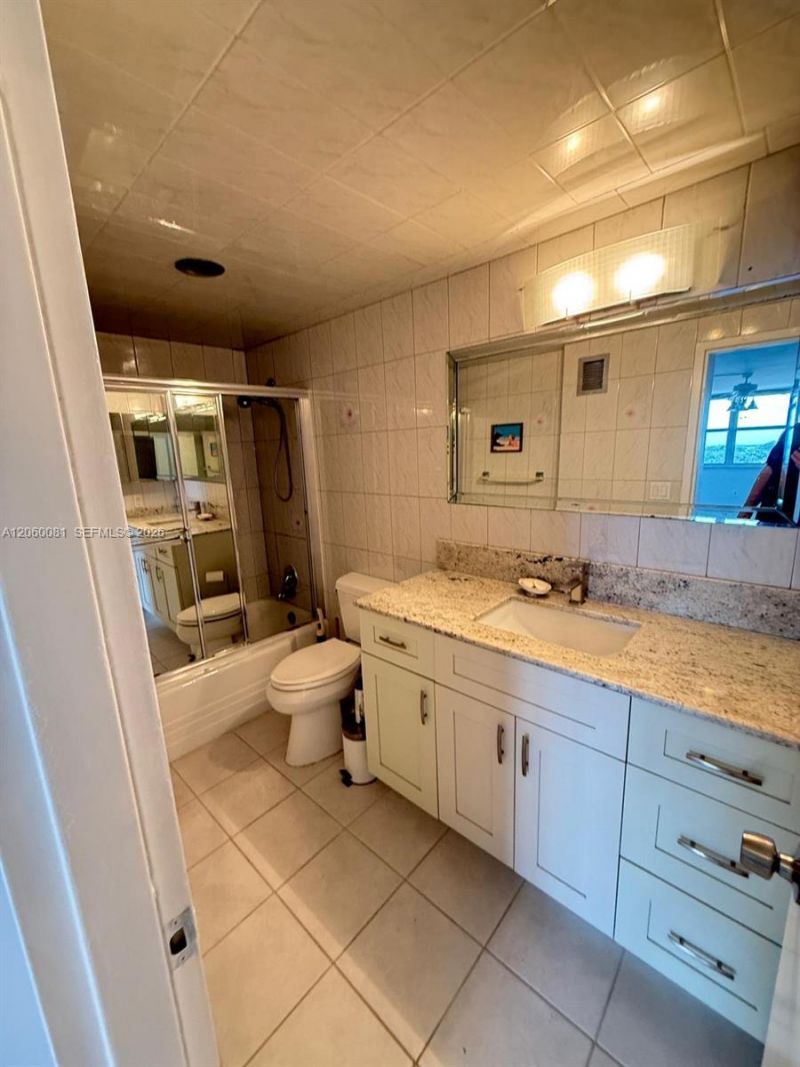 5825 Collins Ave , Unit 7B, Miami Beach, FL 33140 Photo