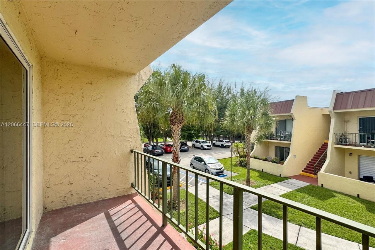 13898 SW 90th Ave , Unit 204-EE, Miami, FL 33176 Photo