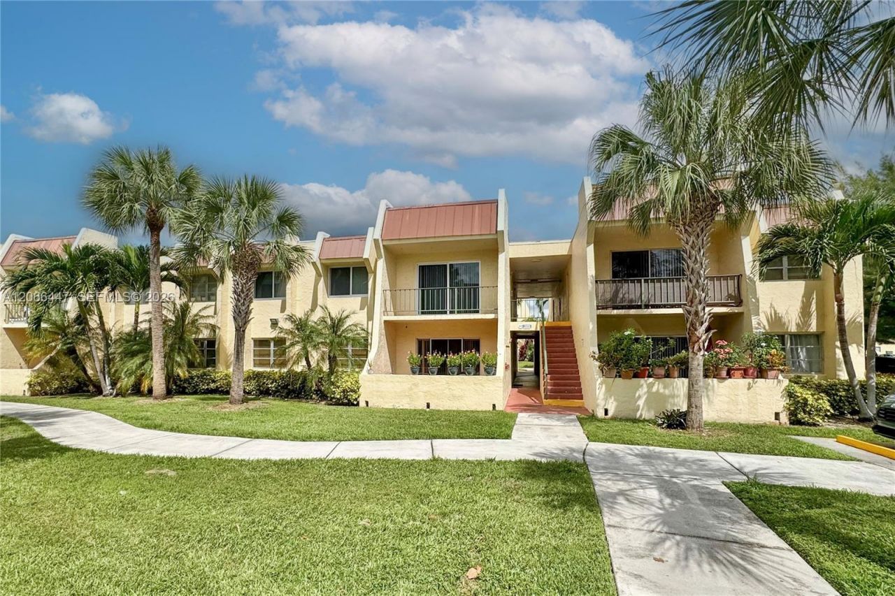13898 SW 90th Ave , Unit 204-EE, Miami, FL 33176 Photo