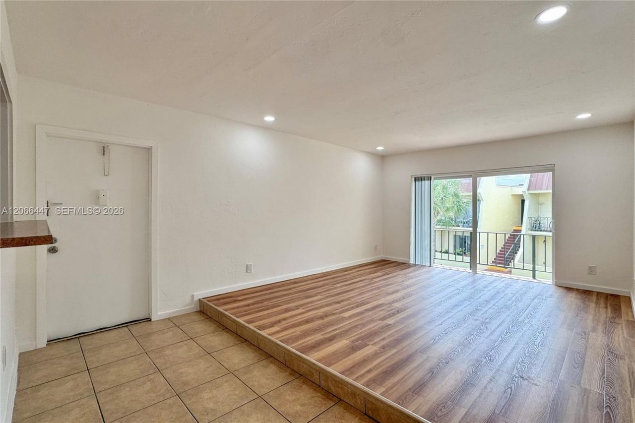 13898 SW 90th Ave , Unit 204-EE, Miami, FL 33176 Photo