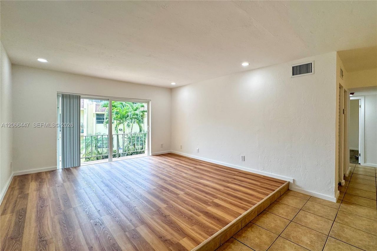 13898 SW 90th Ave , Unit 204-EE, Miami, FL 33176 Photo