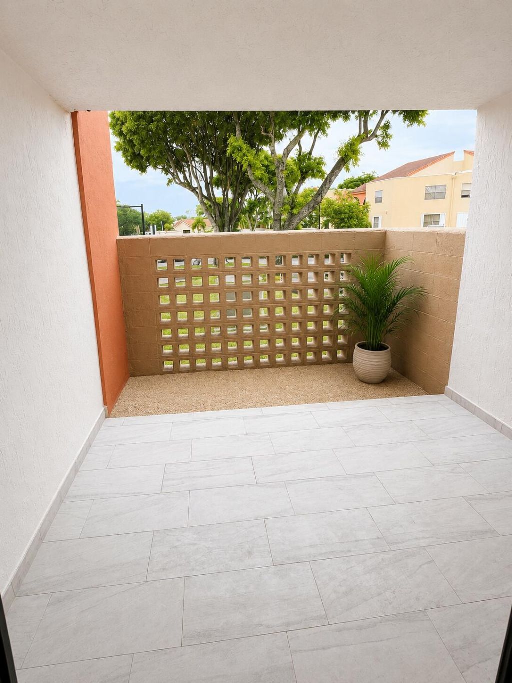 10229 NW 9th St Circle, Unit 103, Miami, FL 33172 Photo