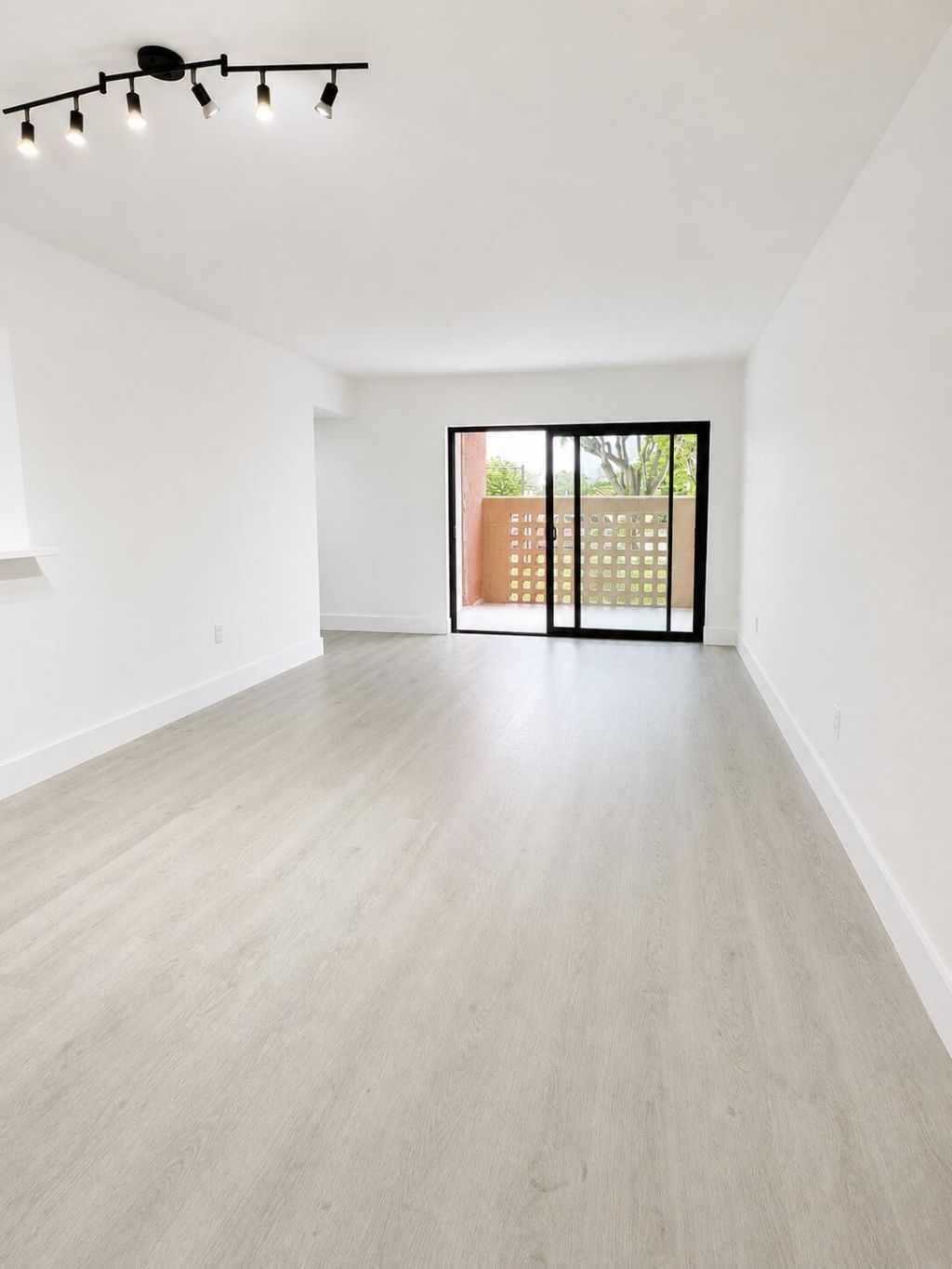 10229 NW 9th St Circle, Unit 103, Miami, FL 33172 Photo