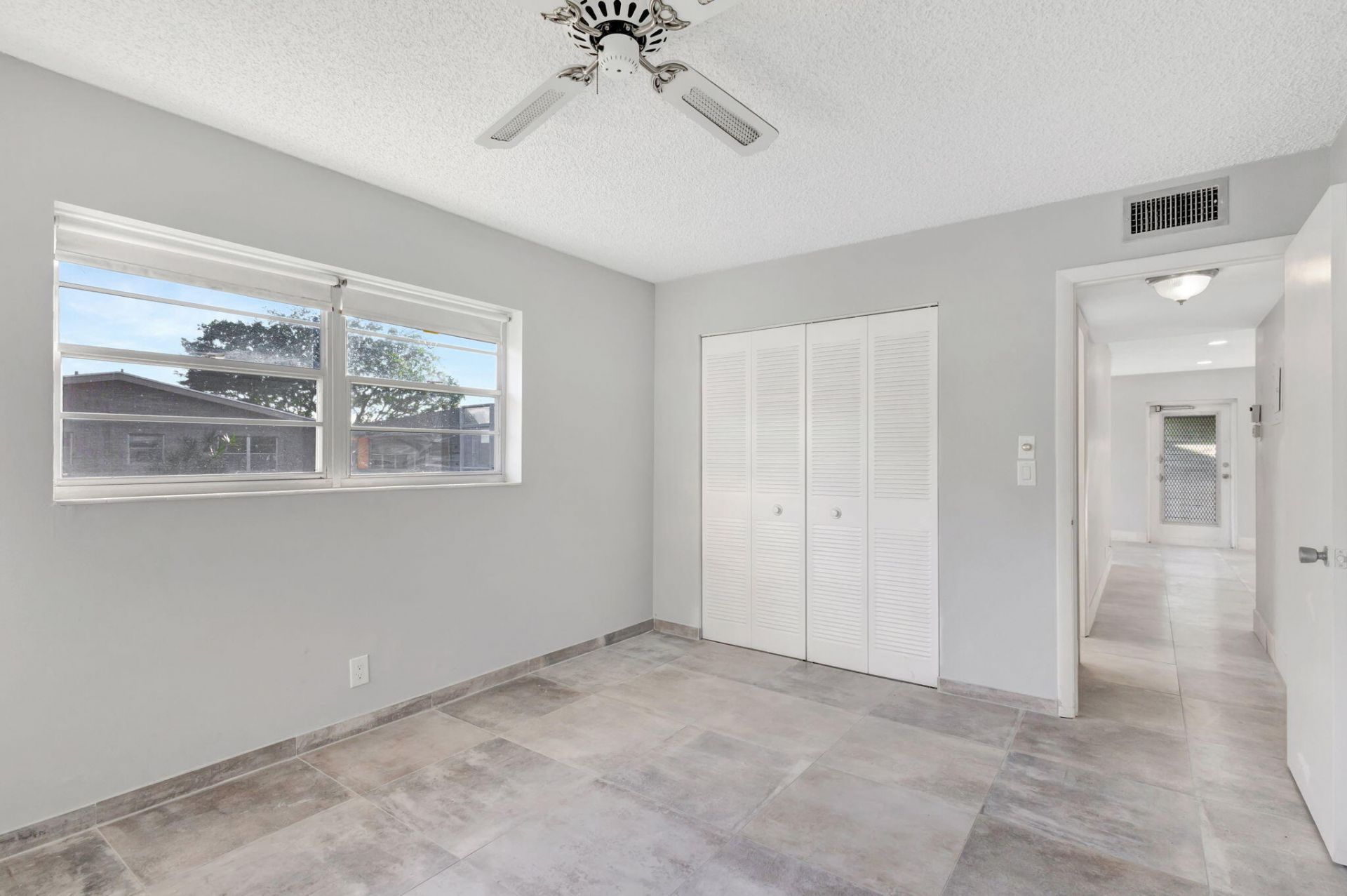 121 Bedford E, West Palm Beach, FL 33417 Photo
