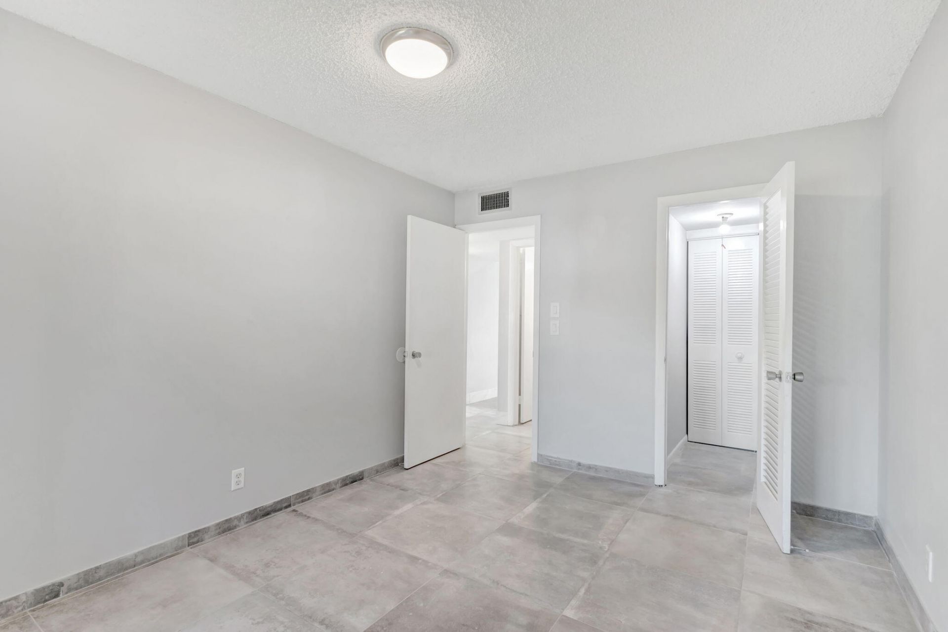 121 Bedford E, West Palm Beach, FL 33417 Photo