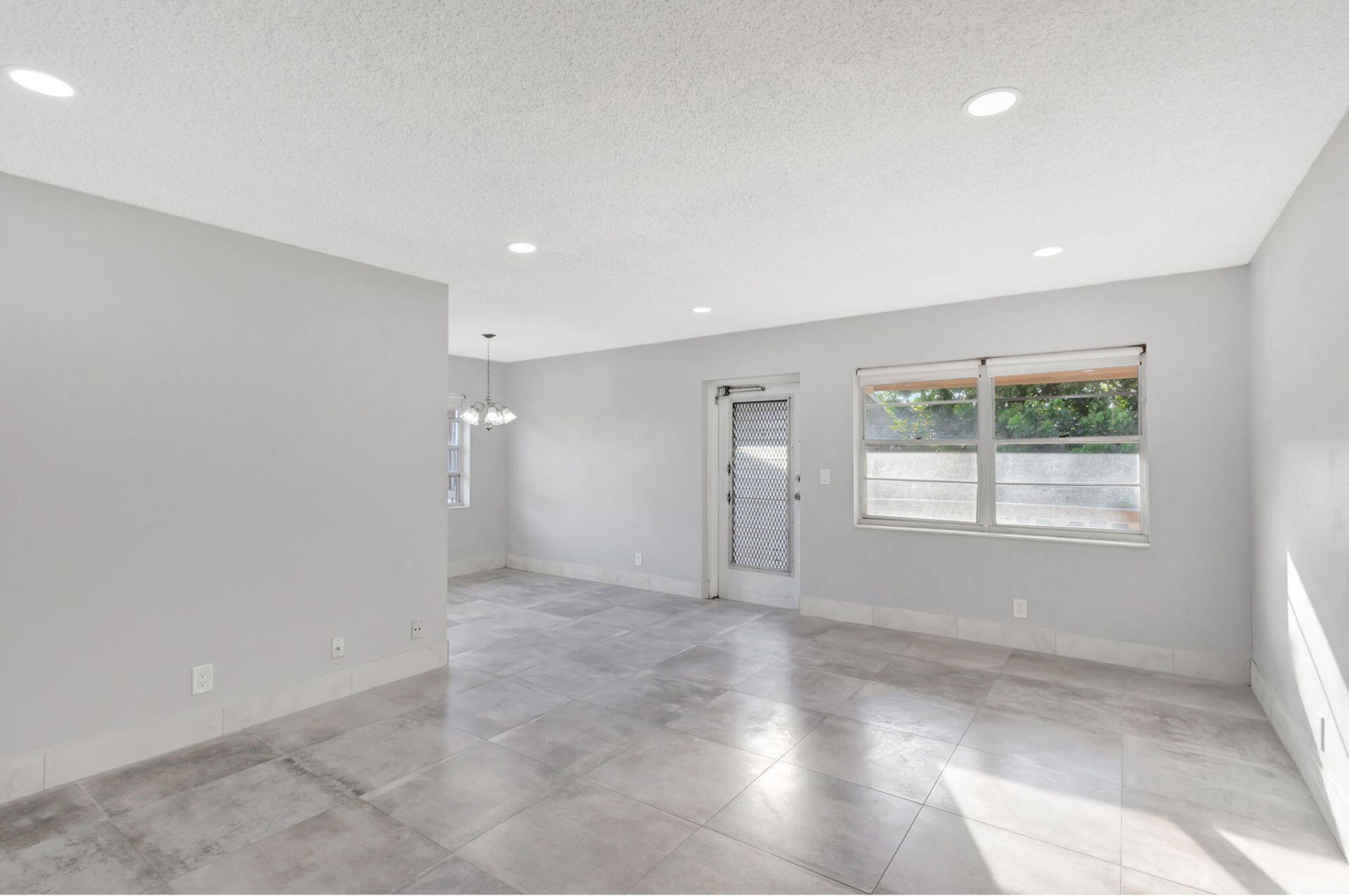 121 Bedford E, West Palm Beach, FL 33417 Photo