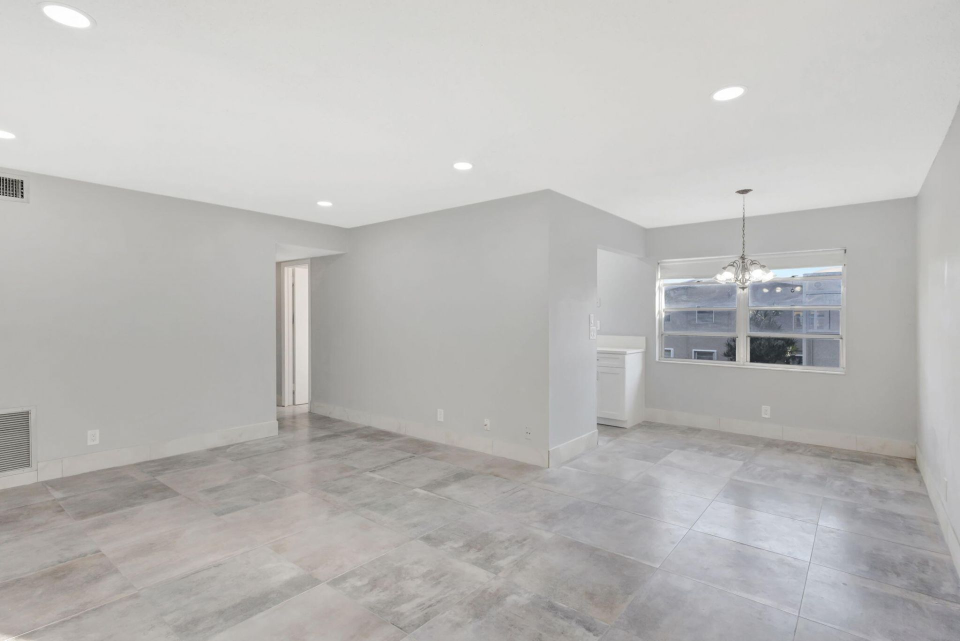 121 Bedford E, West Palm Beach, FL 33417 Photo