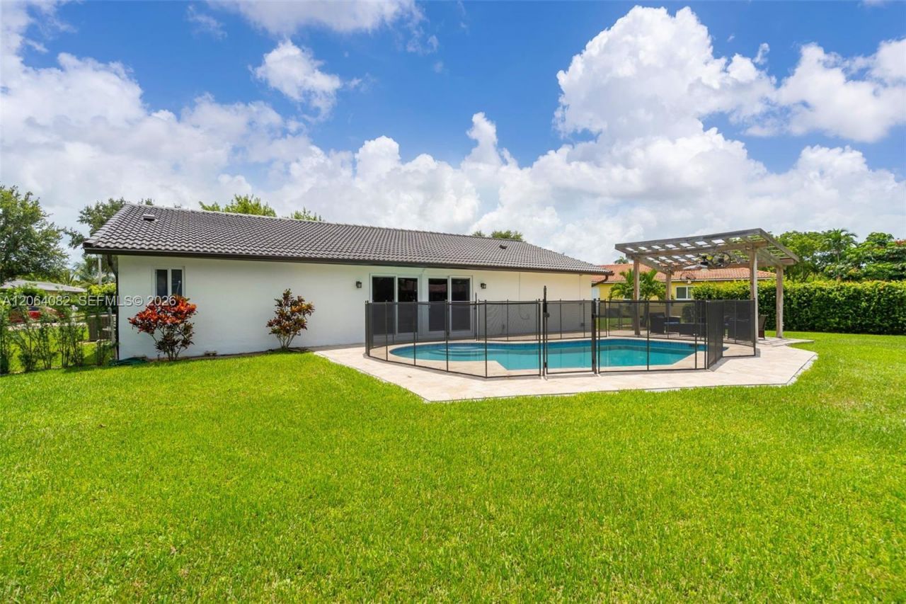 10661 NW 43rd Ct, Coral Springs, FL 33065 Photo