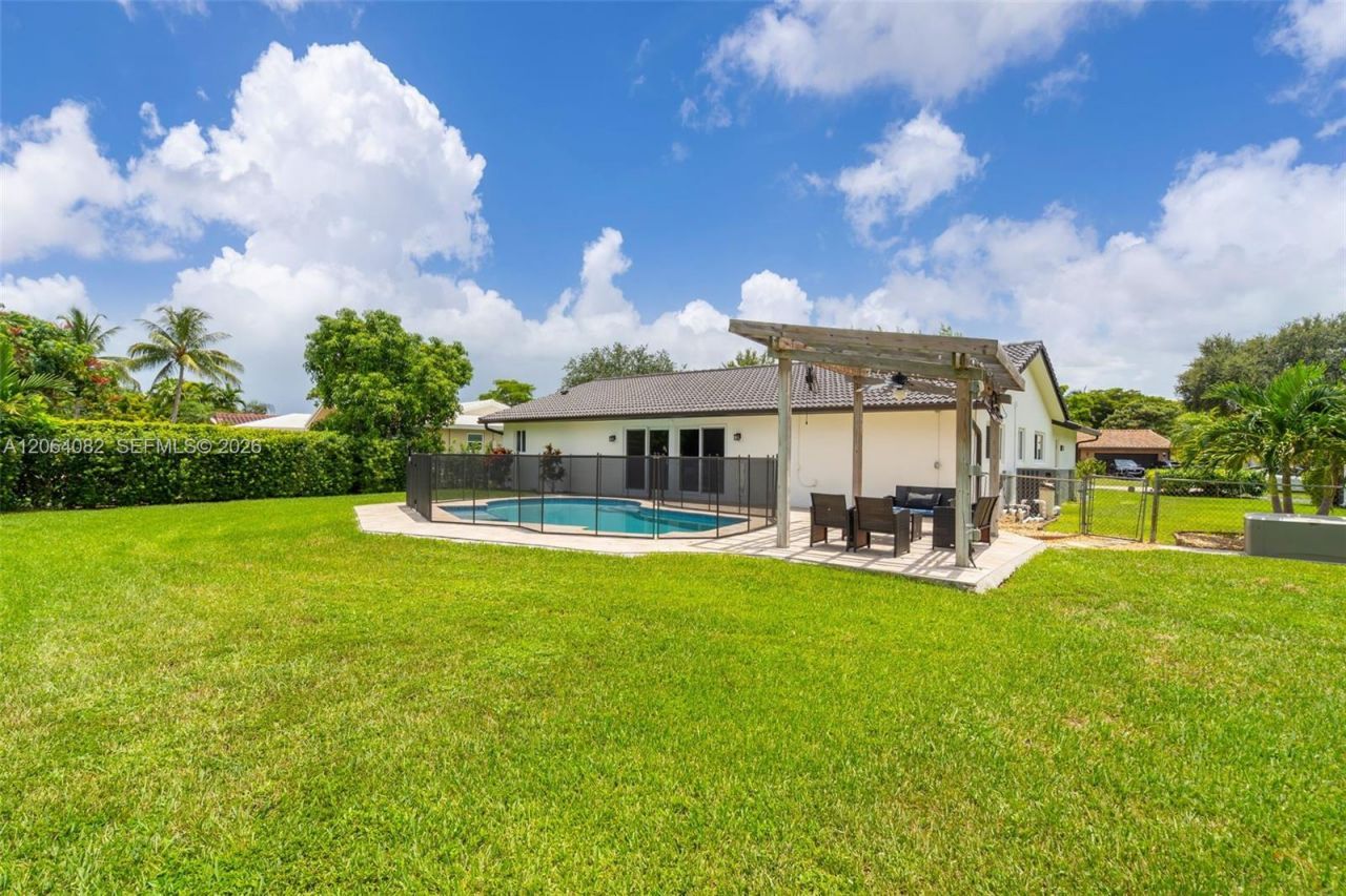 10661 NW 43rd Ct, Coral Springs, FL 33065 Photo