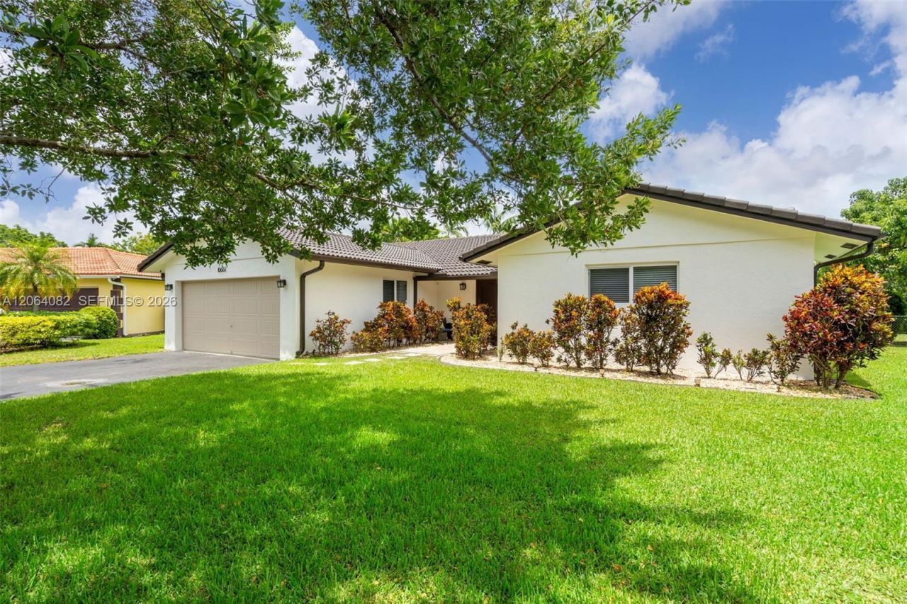 10661 NW 43rd Ct, Coral Springs, FL 33065 Photo