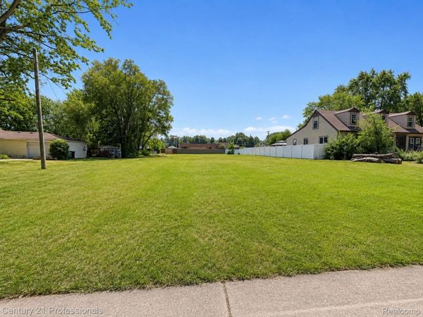 5610 Noll Street , Sterling Heights, Mi 48310
