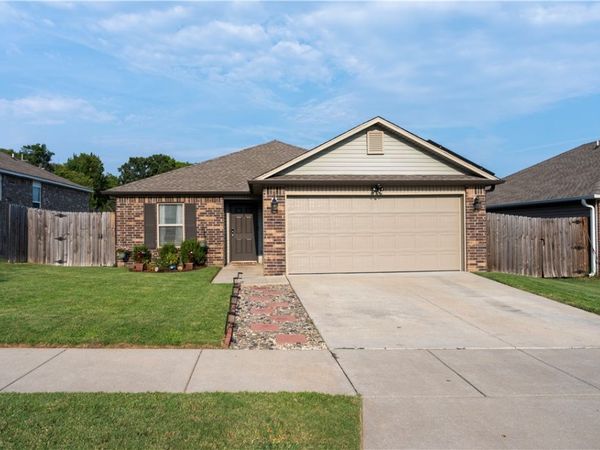 734 Jaybird Lane , Fayetteville, AR 72701