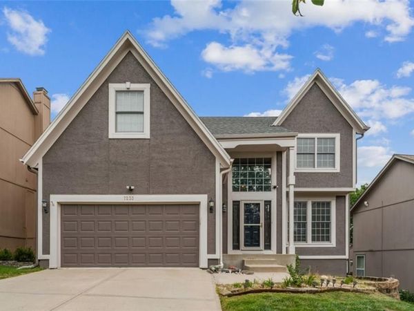 7233 Cottonwood Drive, Shawnee, KS 66213