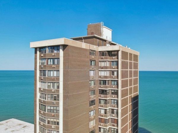 6325 N Sheridan Road , Unit 2106, Chicago, IL 60660