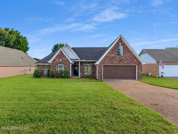 9158 Lakeside Drive, Olive Branch, MS 38654