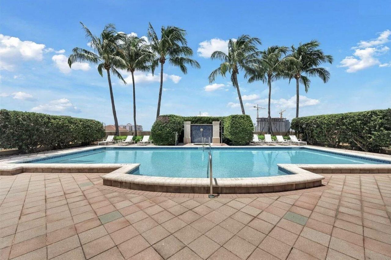 403 S Sapodilla Avenue, Unit 817, West Palm Beach, FL 33401 Photo