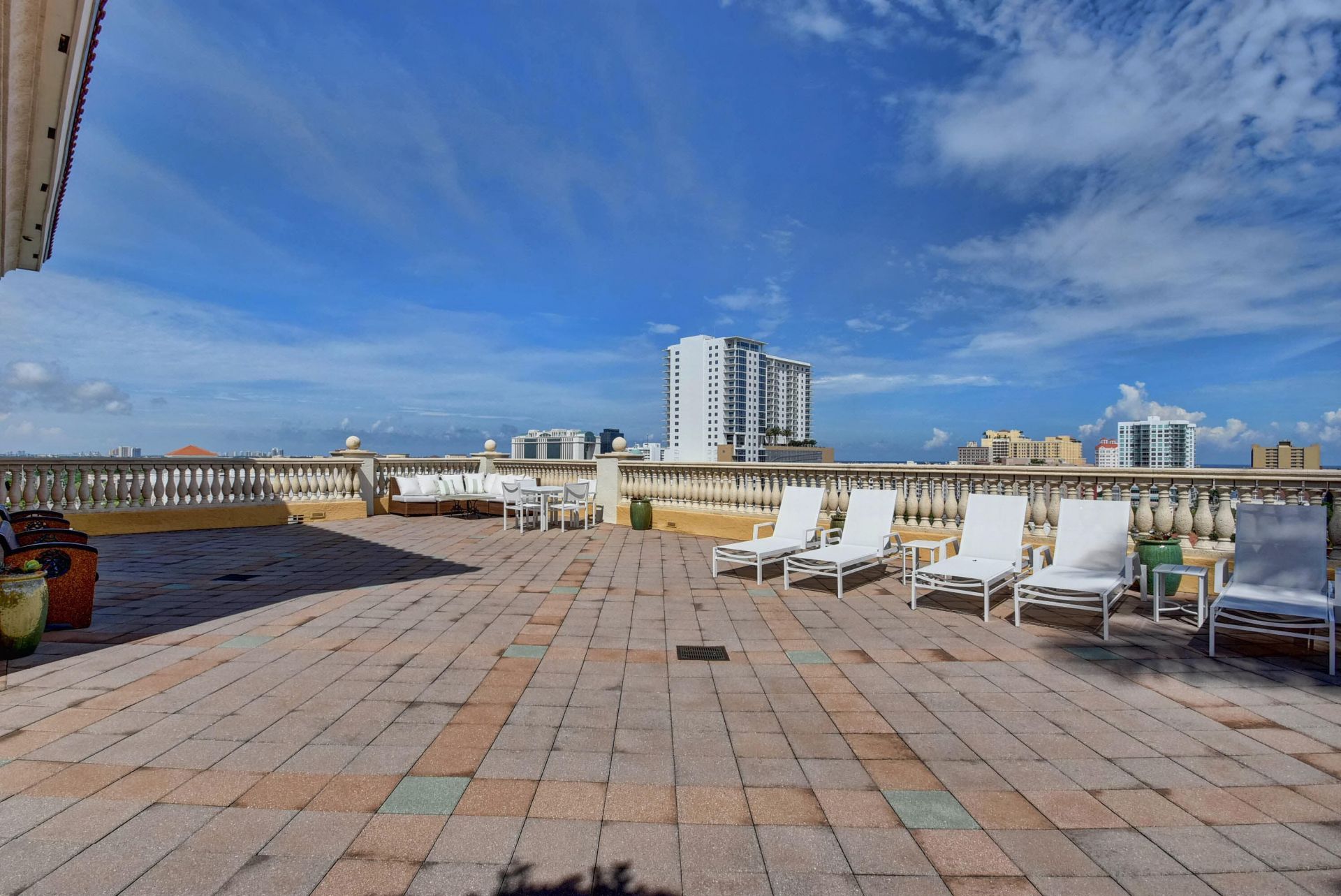 403 S Sapodilla Avenue, Unit 817, West Palm Beach, FL 33401 Photo