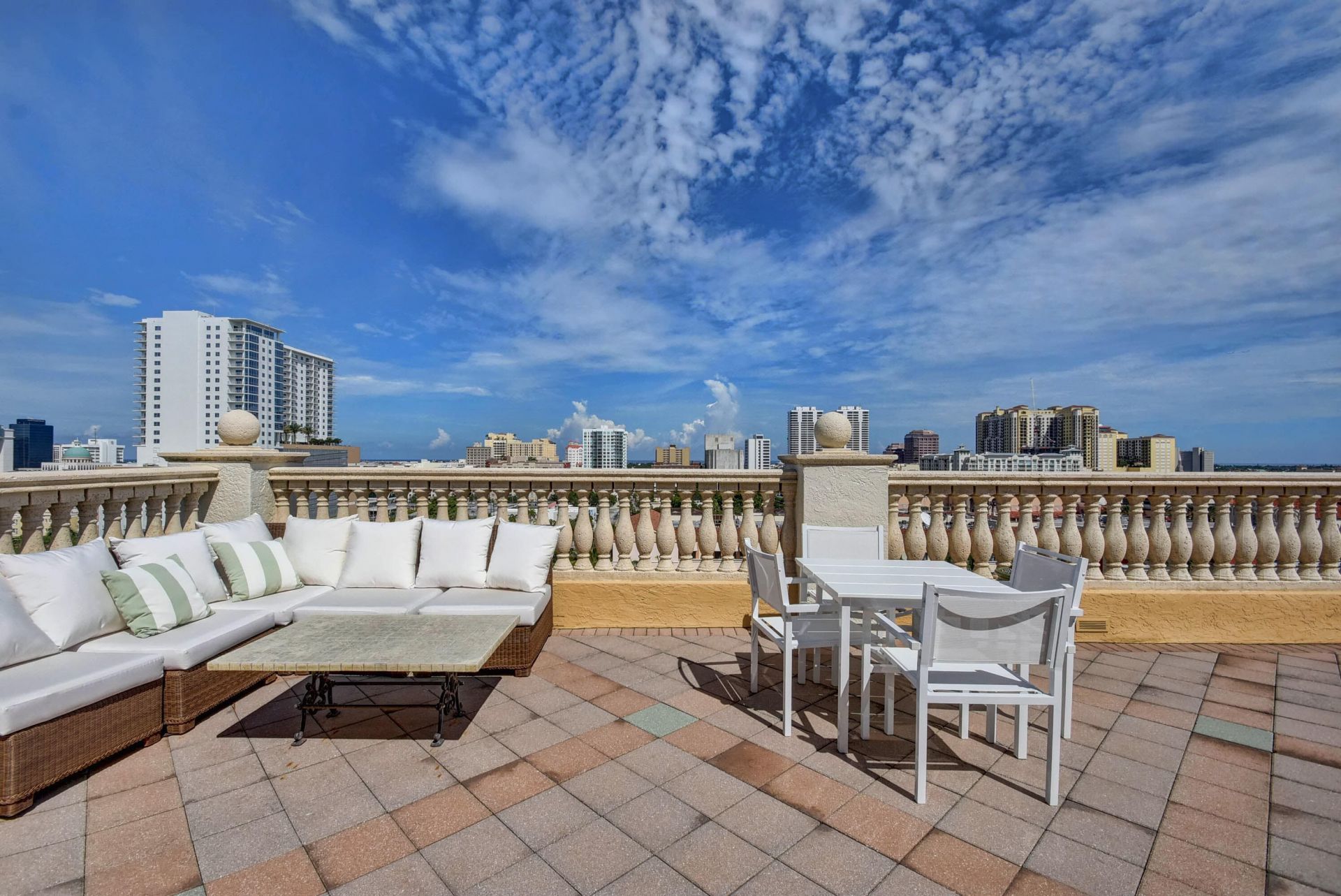 403 S Sapodilla Avenue, Unit 817, West Palm Beach, FL 33401 Photo