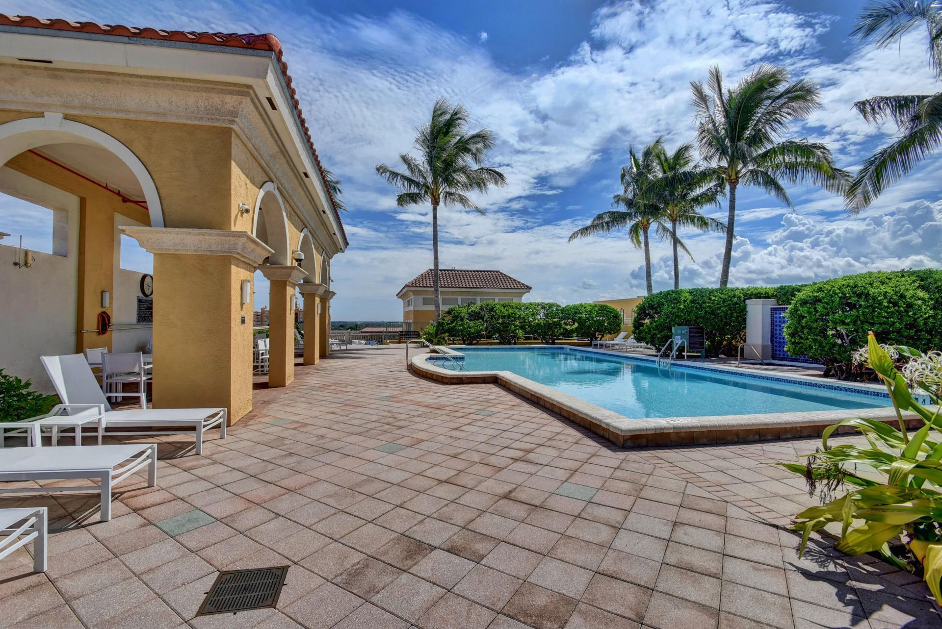 403 S Sapodilla Avenue, Unit 817, West Palm Beach, FL 33401 Photo
