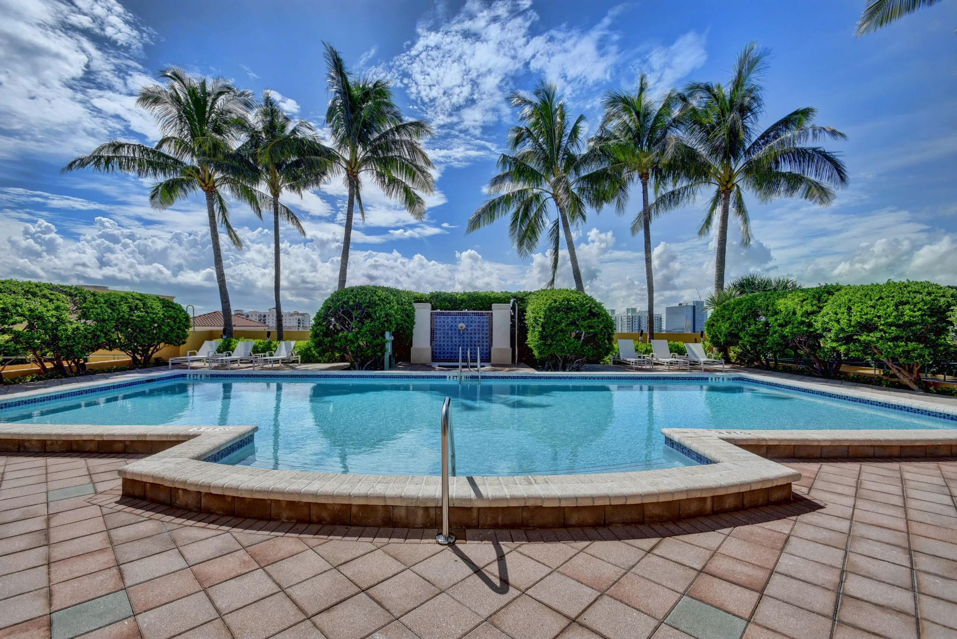 403 S Sapodilla Avenue, Unit 817, West Palm Beach, FL 33401 Photo