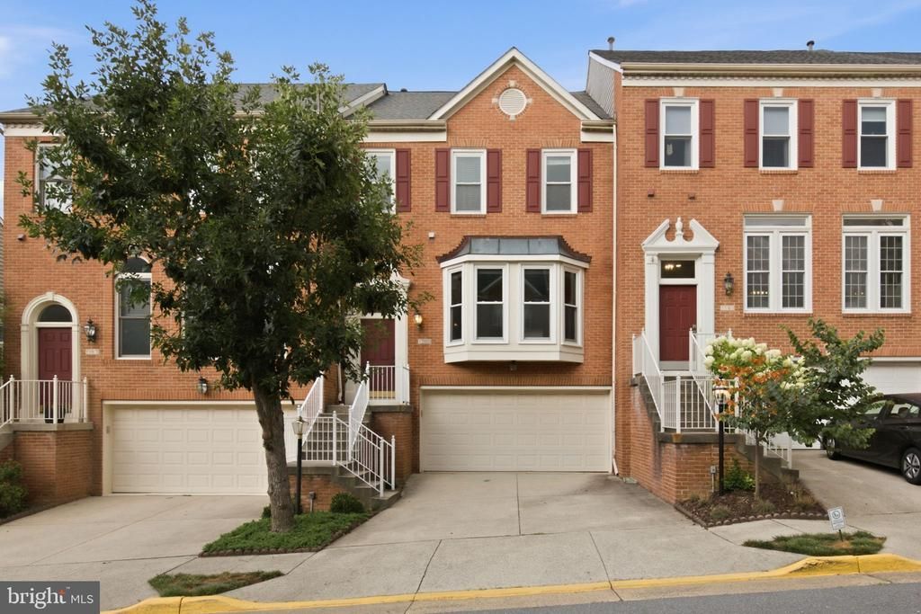 1789 Dawson Street, Vienna, VA 22182 Main Photo