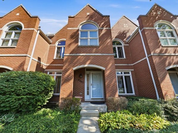 4262 W Thorndale Avenue, Chicago, IL 60646
