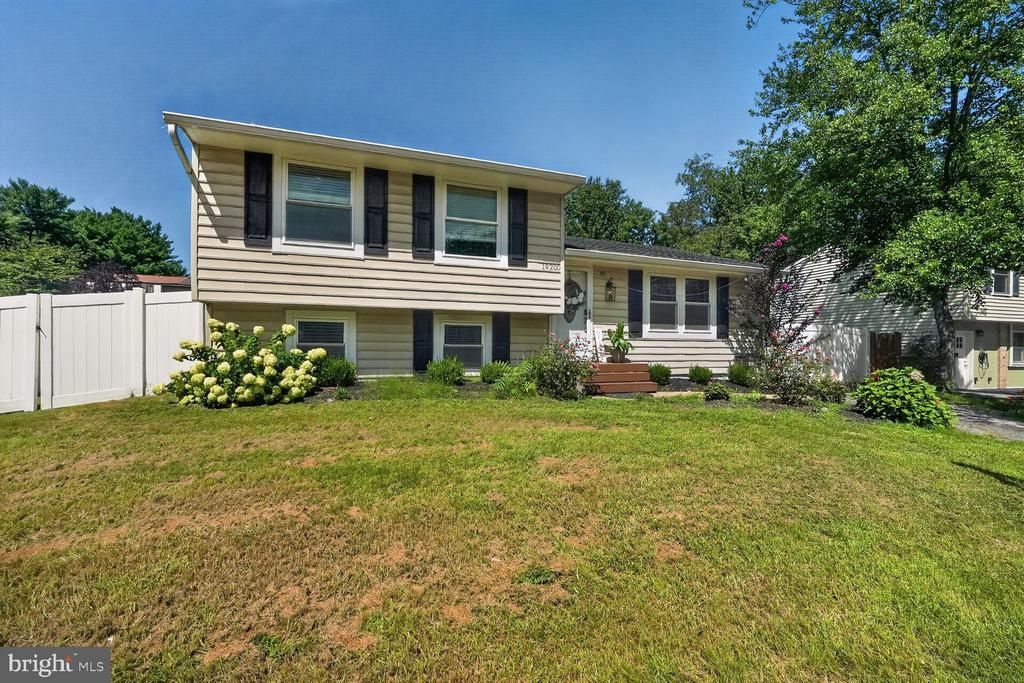 19200 SAINT JOHNSBURY LANE, GERMANTOWN, MD 20876