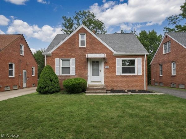 1551 Winchester Road , Lyndhurst, OH 44124