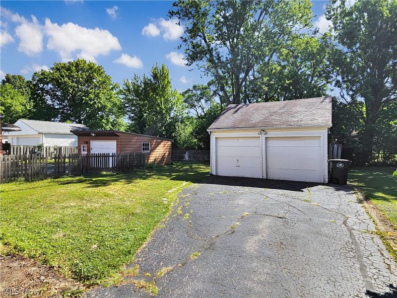 1551 Winchester Road, Lyndhurst, OH 44124 Photo 5