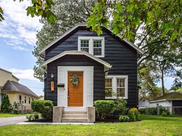 21 Sheraton Drive, Rochester, NY 14616