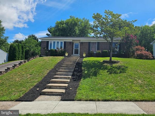811 MOUNTAIN VIEW STREET, HARRISBURG, PA 17112