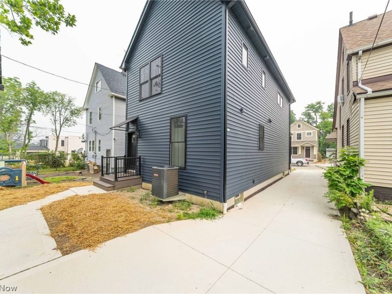 1886 Woodlawn Avenue, Cleveland, OH 44112 Photo 10