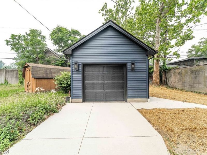 1886 Woodlawn Avenue, Cleveland, OH 44112 Photo 12