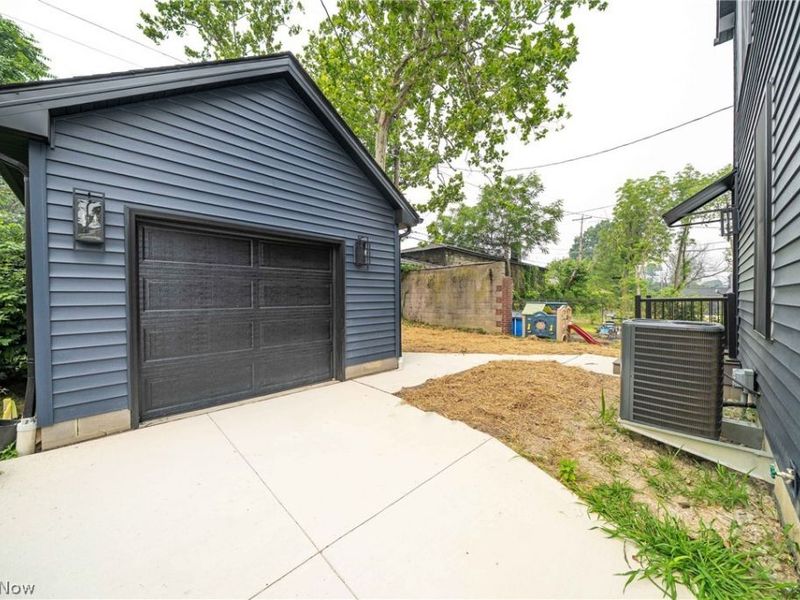 1886 Woodlawn Avenue, Cleveland, OH 44112 Photo 14