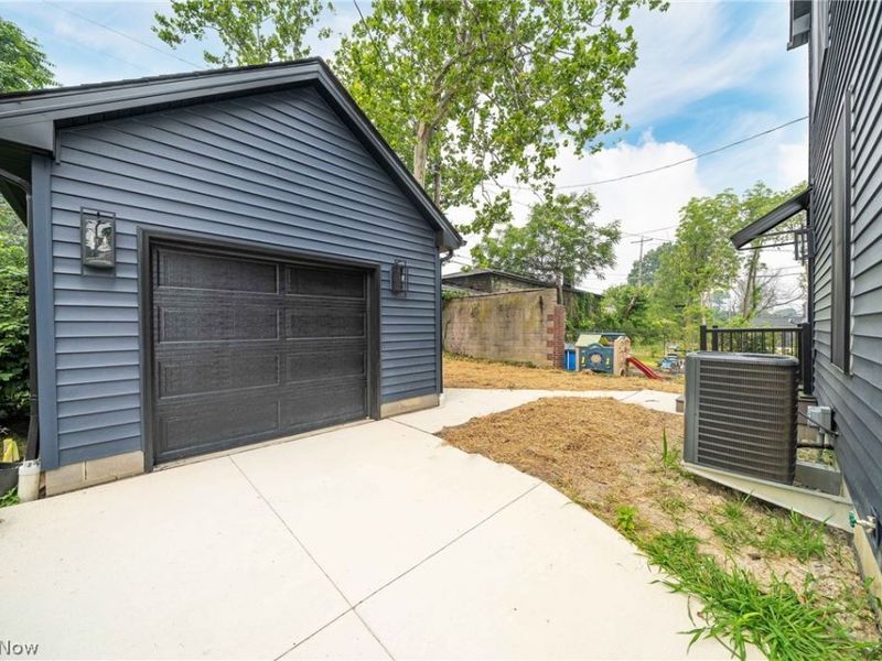 1886 Woodlawn Avenue, Cleveland, OH 44112 Photo 15