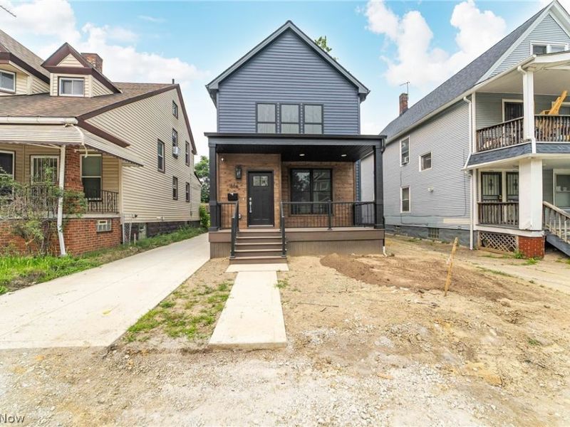 1886 Woodlawn Avenue, Cleveland, OH 44112 Photo 2