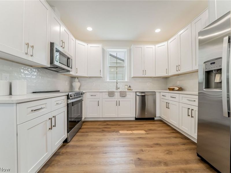 1886 Woodlawn Avenue, Cleveland, OH 44112 Photo 24